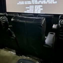 Laemmle Monica Film Center - Super Comfortable Roomy Seats!