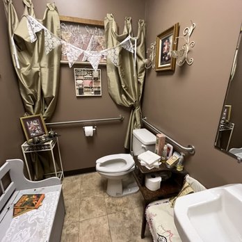 Jessa's Tea Parlor - Bathroom - Tea Rooms Near Me - Woodstock, Georgia