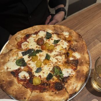 Yard House - Margherita Pizza - New American Near Me - Orlando, Florida