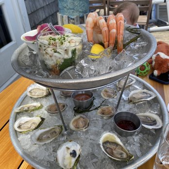 CRU - Plateaus - Seafood Near Me - Nantucket, Massachusetts