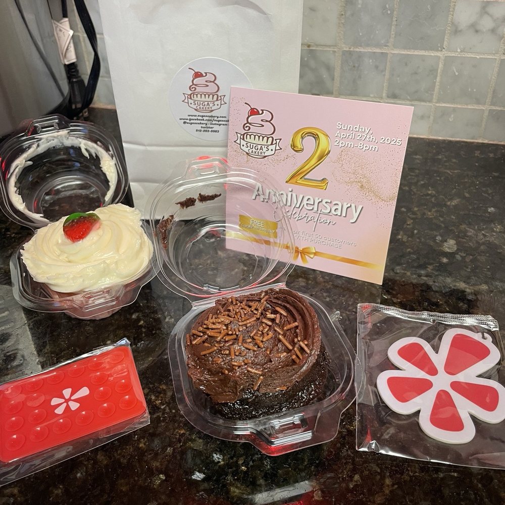 Suga's Cakery - Strawberry De La Creme Cupcake Guiltless Chocolate Cupcake - Bakeries Near Me - Pflugerville, Texas