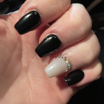 COCO Nail Bar Downers Grove - Grown out looking, doesn't even cover entire surface of the nail. - Nail Salons Near Me - Downers Grove, Illinois