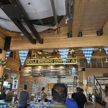 Icicle Brewing - Great interior. Tons of space inside - Brewpubs Near Me - Leavenworth, Washington