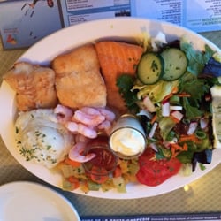 Auberge Restaurant Chez Mamie - Fisherman's platter- Halibut, Cod, Salmon, Shrimps, boiled vegetables, mashed potato and salad