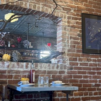 Diavola Pizzeria - Comfortable venue - Italian Near Me - Geyserville, California