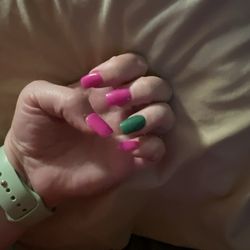 DLUX Nails and Spa