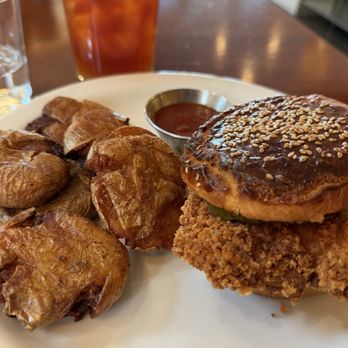 Picnik - Burnet Road - Hot Honey Chicken Sandwich - New American Near Me - Austin, Texas