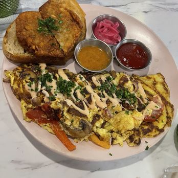 Mieluna Cafe - Veggie Delight Omelette with hash brown and toast - Cafes Near Me - Toronto, Ontario Mieluna Cafe - Veggie Delight Omelette with hash brown and toast - Cafes Near Me - Toronto, Ontario