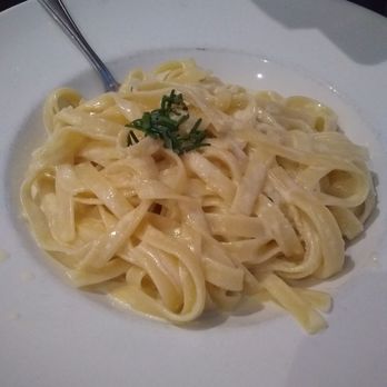 Il Fornello Danforth  - Fettuccine Alfredo - Italian Near Me - Toronto, Ontario