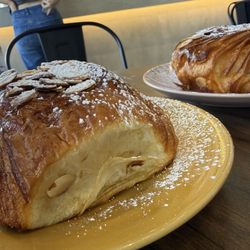 Pan Y Mantequilla - - Almond Crossant and cholat