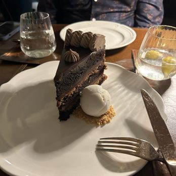 Daniel's, A Florida Steakhouse - Chocolate cake - Steakhouses Near Me - Fort Lauderdale, Florida Daniel's, A Florida Steakhouse - Chocolate cake - Steakhouses Near Me - Fort Lauderdale, Florida