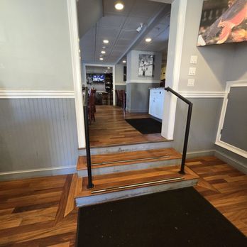 Oliveiras Restaurant Peabody - Steps to dining area - Steakhouses Near Me - Peabody, Massachusetts