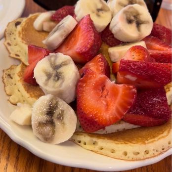 Original Pancake House - Banana Pancakes w/strawberries - Breakfast & Brunch Near Me - Chicago, Illinois