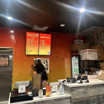 Hawaiian Hot Chicken - Inside - Chicken Shop Near Me - Northridge, California Hawaiian Hot Chicken - Inside - Chicken Shop Near Me - Northridge, California