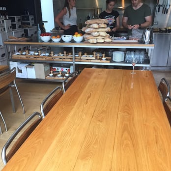 Foxeys Hangout - Wine Bars Near Me - Red Hill, VIC