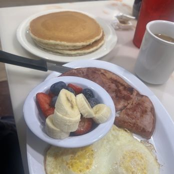 Golden Oak Pancake House - Ham & Eggs with a side of pancakes and fruit - Pancakes Near Me - St Louis, Missouri Golden Oak Pancake House - Ham & Eggs with a side of pancakes and fruit - Pancakes Near Me - St Louis, Missouri