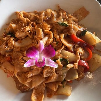 AROI Thai - Drunken Noodles - Thai Near Me - La Jolla, California