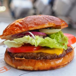 Baldır Sirkeci - Burger çok ama köftesininde, ekmeğininde üzerinde çok çalışılmış Baldırın Burgeri ni denemeden lezzetini bilemezsiniz.