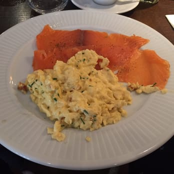 Côte - Scrambled eggs and smoked salmon. - French Near Me - London, XGL