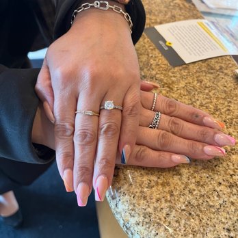 Bellagio Nail Bar & Lashes - Nail Salons Near Me - Franklin, Massachusetts
