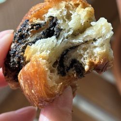 Breadivore - Black Sesame & Sweet Osmanthus Roll