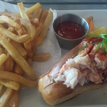 Garbo’s - Lobster Roll - Seafood Near Me - Austin, Texas