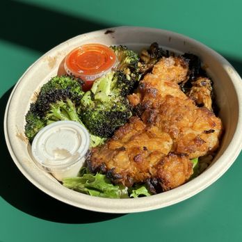 Dig Inn - Crispy Chicken, Chili Roasted Brussels Side, broccoli - New American Near Me - Bethesda, Maryland