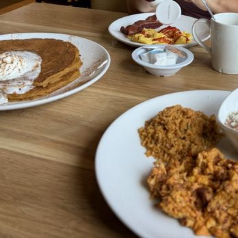 Broken Yolk Cafe - Huevos con Chorizo, Pancake (seasonal pumpkin flavored) combo - American Near Me - Glendora, California