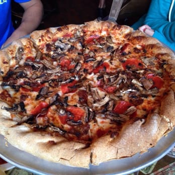 Hernando's Pizza Pub - Jerry's pizza - Pizza Near Me - Winter Park, Colorado