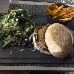 La Rade - Vegan burger with completely inedible carrot fries.