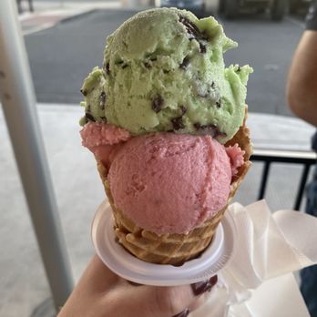 Bruster's Real Ice Cream - Dairy free mint chocolate chip and strawberry - Ice Cream & Frozen Yogurt Near Me - Glendale, Arizona Bruster's Real Ice Cream - Dairy free mint chocolate chip and strawberry - Ice Cream & Frozen Yogurt Near Me - Glendale, Arizona