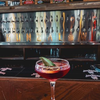 Bungalow Heights - Love me not 5/5 - Bars Near Me - Houston, Texas