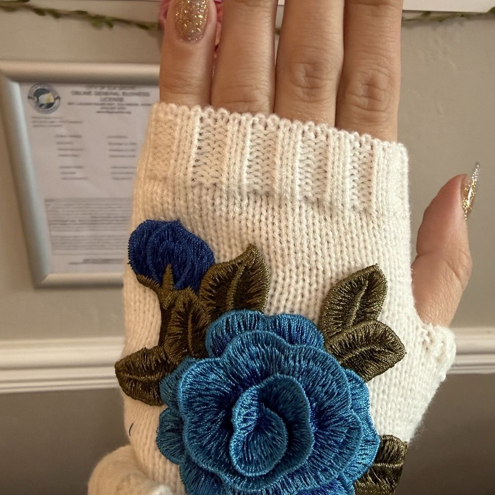 Perfect Peace Tea's $7 Half-Finger Embroidered Flower Gloves in "Sky Blue"~ So comfy & Pretty!! Perfect Peace Tea's $7 Half-Finger Embroidered Flower Gloves in "Sky Blue"~ So comfy & Pretty!!
