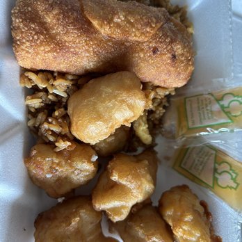 Egg Roll House - Sweet & Sour Chicken sauce on the side. - Chinese Near Me - Milwaukee, Wisconsin Egg Roll House - Sweet & Sour Chicken sauce on the side. - Chinese Near Me - Milwaukee, Wisconsin
