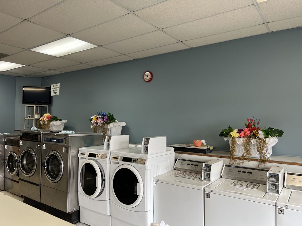 SOAPEE SUDZ LAUNDRY Updated September 2024 501 E Moorestown Rd
