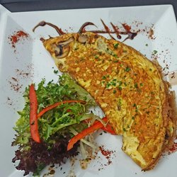 La Fontaine Lounge et Wine Bar - Mushroom omelette.