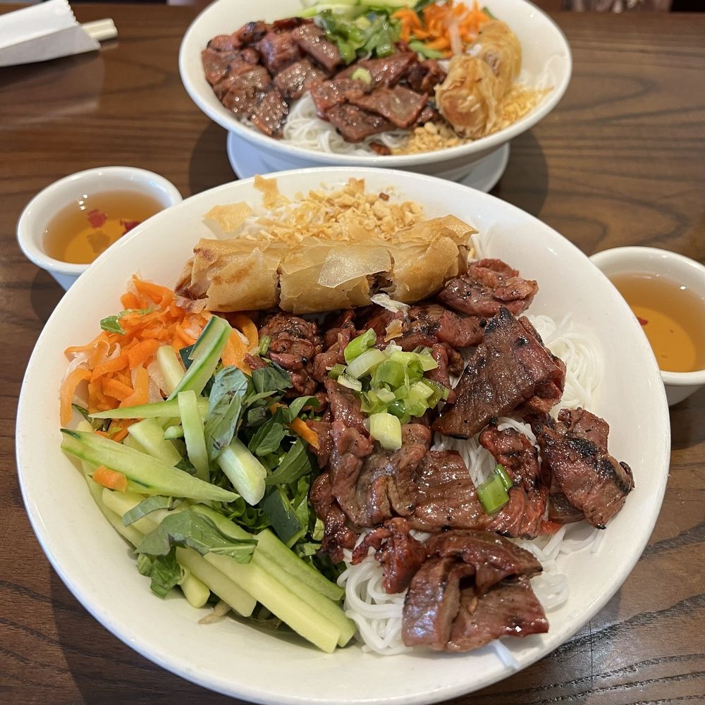 Pho Hai Duong - Grilled Pork and Crispy Spring Roll(Bun thit nuong cha gio) - Vietnamese Near Me - Vienna, Virginia Pho Hai Duong - Grilled Pork and Crispy Spring Roll(Bun thit nuong cha gio) - Vietnamese Near Me - Vienna, Virginia