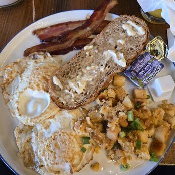 Clara B's Kitchen Table - Country breakfast - Food Trucks Near Me - Belleville, Illinois