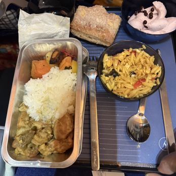 Lufthansa - Curry chicken dinner - Airlines Near Me Lufthansa - Curry chicken dinner - Airlines Near Me