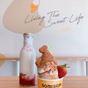 Somisomi - Milk tea swirl with strawberry milk - Ice Cream & Frozen Yogurt Near Me - Katy, Texas