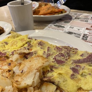 Flemington  Diner - Corned Beef Omelette - Diners Near Me - Flemington, New Jersey