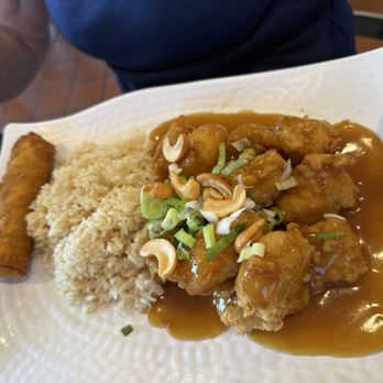 Hong Kong Inn Restaurant - Cashew Chicken combo plate cones - Chinese Near Me - Springfield, Missouri Hong Kong Inn Restaurant - Cashew Chicken combo plate cones - Chinese Near Me - Springfield, Missouri