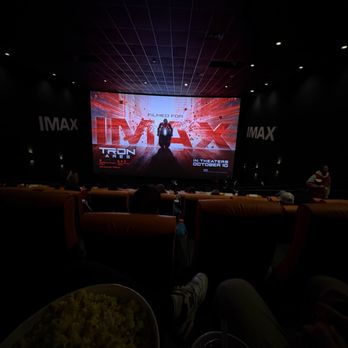 Regal City North - Cinema Near Me - Chicago, Illinois