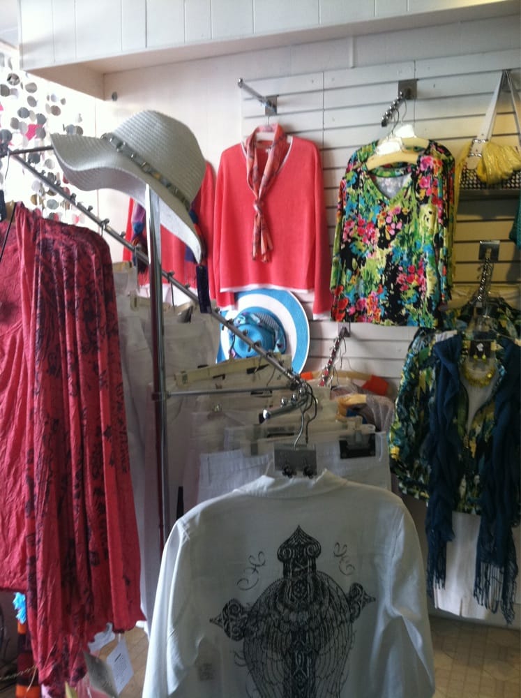 THE CLOTHES BIN & GIFT SHOP Updated October 2024 15 E Stephenson St