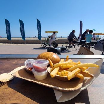 Cabo Wabo Sand Bar - What looked great at presentation, this brisket sandwich had zero meat and was 95%+ fat and slimey gristle. - Barbeque Near Me - Huntington Beach, California