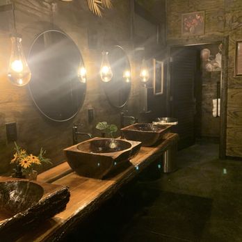 The Woods - Wash room - Hotels Near Me - Fennville, Michigan
