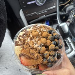 Nutelloco Coconut Bowl with blueberries and cinnamon Nutelloco Coconut Bowl with blueberries and cinnamon
