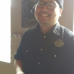 Sim's Irish Pub - Super service de Albert avec un merveilleux sourire (à chaque photo ; ) )