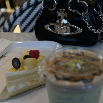 Paris Baguette - Mango coconut cake - Bakeries Near Me - Brentwood, California Paris Baguette - Mango coconut cake - Bakeries Near Me - Brentwood, California