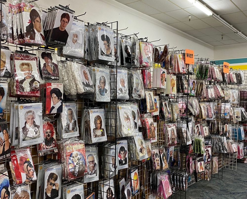 HALLOWEEN DISCOUNTERS Updated September 2024 23 Photos 34488